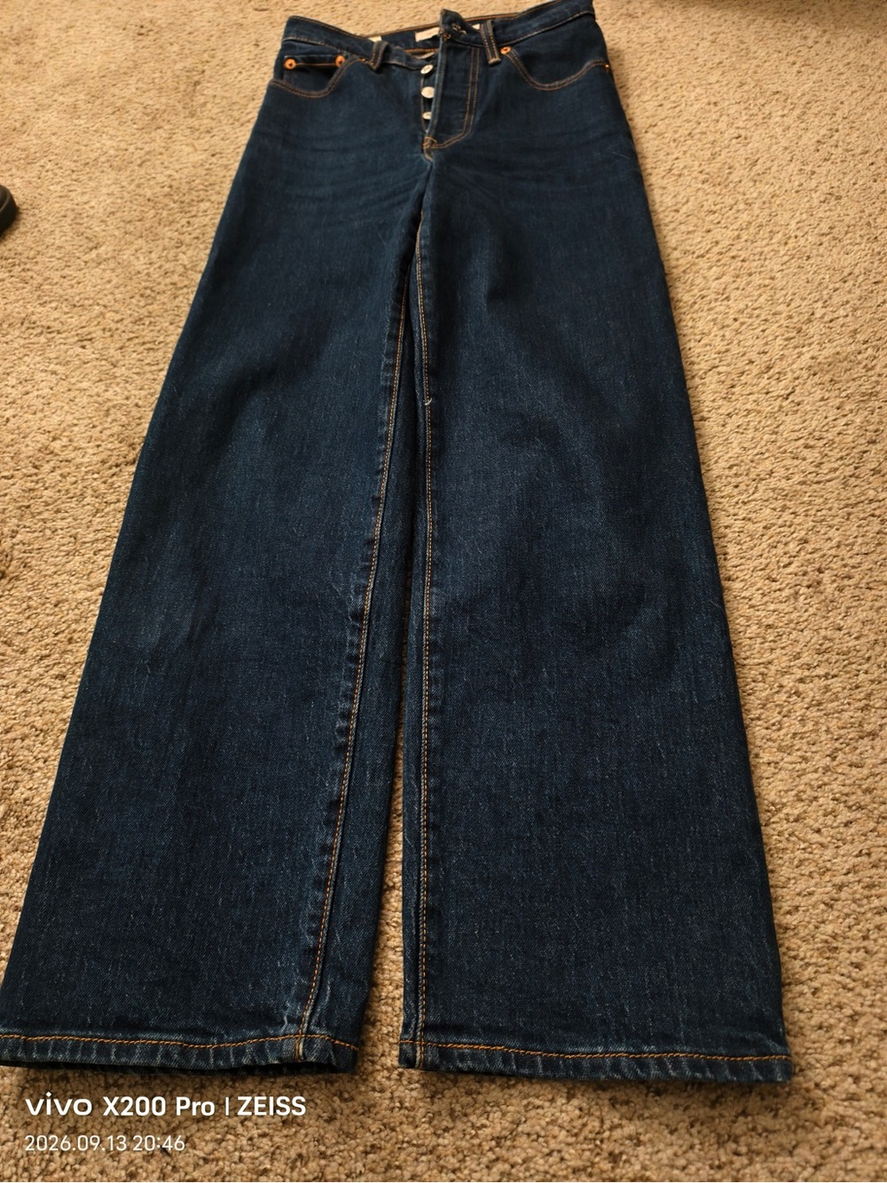 Levi’s ribcage straight, size 25
